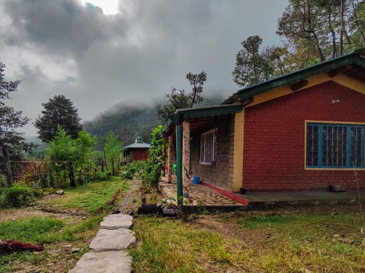 Zenoaks Homestay アルモラ エクステリア 写真