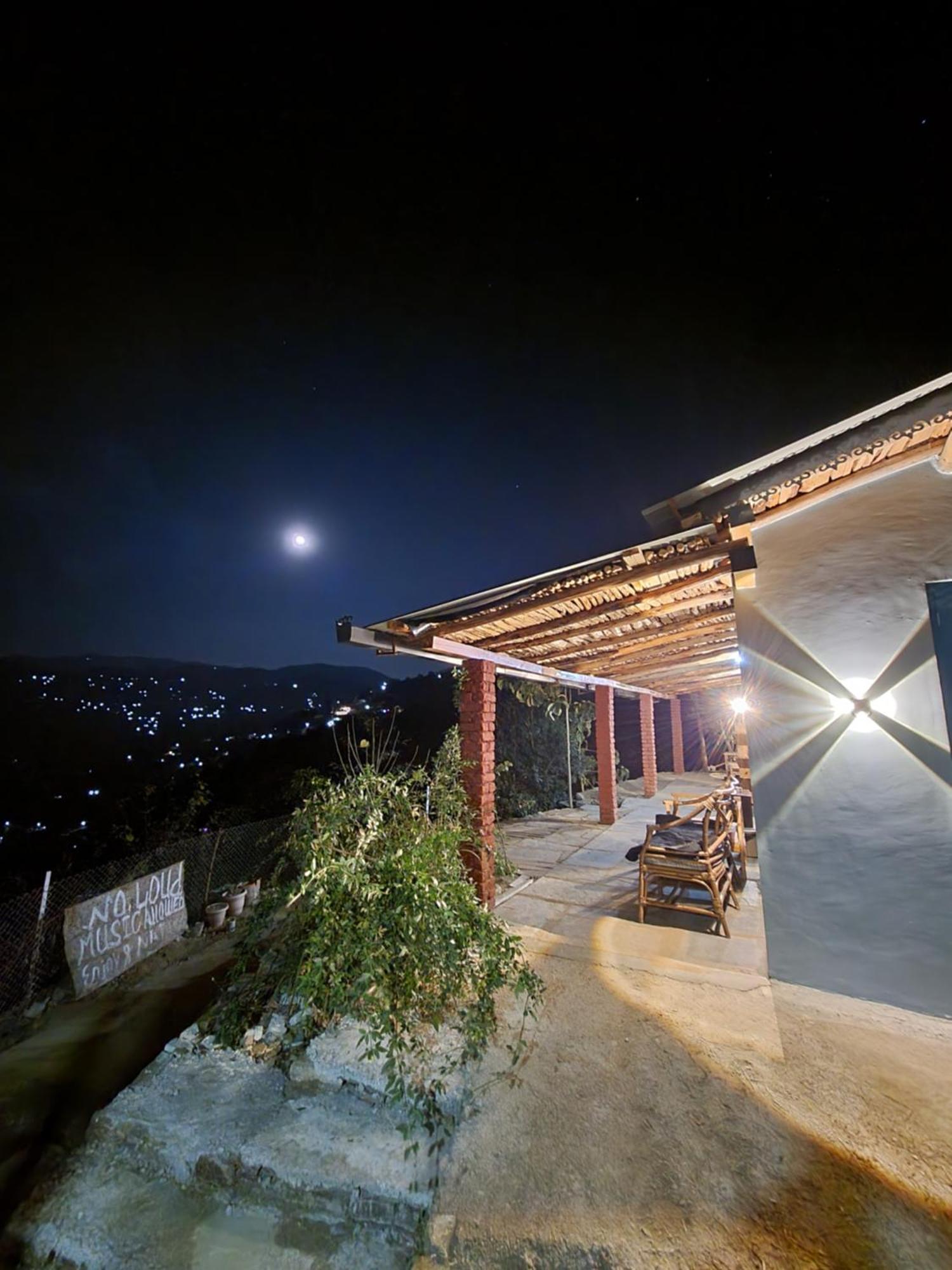 Zenoaks Homestay アルモラ エクステリア 写真
