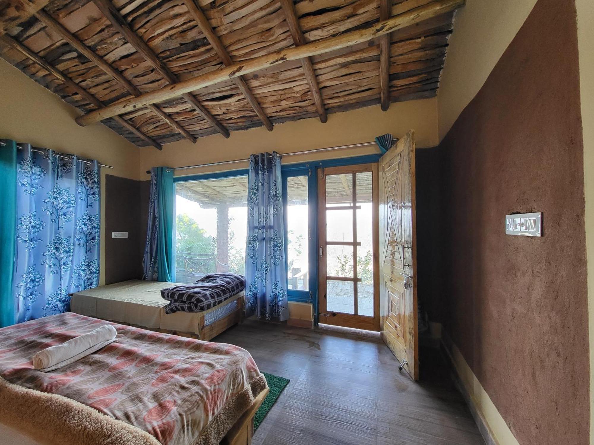 Zenoaks Homestay アルモラ エクステリア 写真