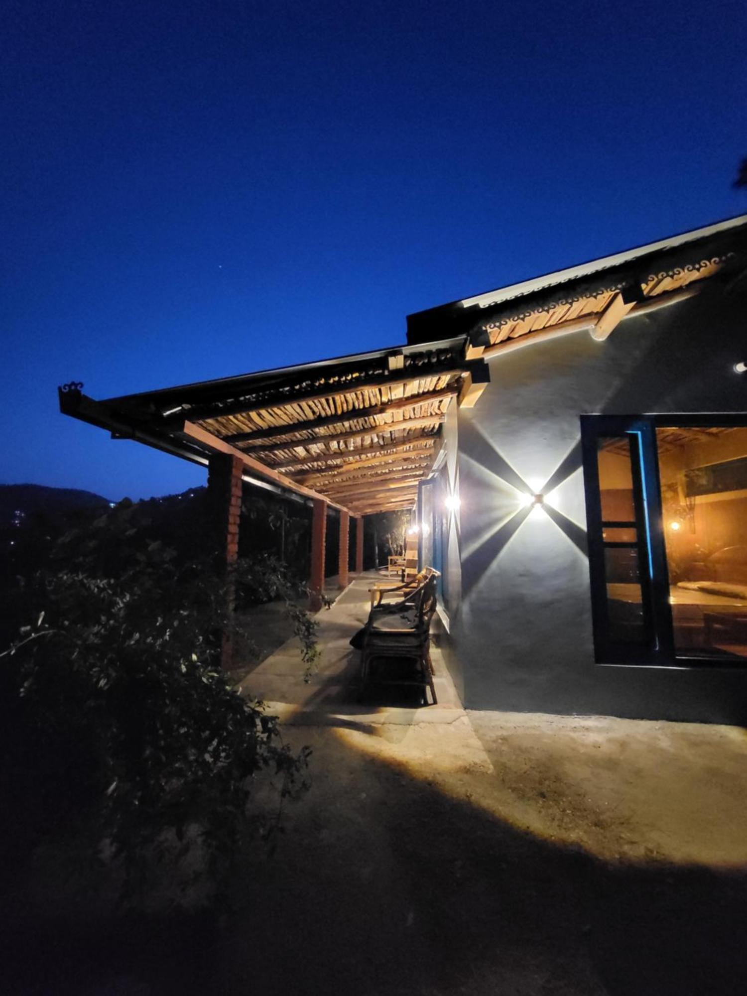 Zenoaks Homestay アルモラ エクステリア 写真
