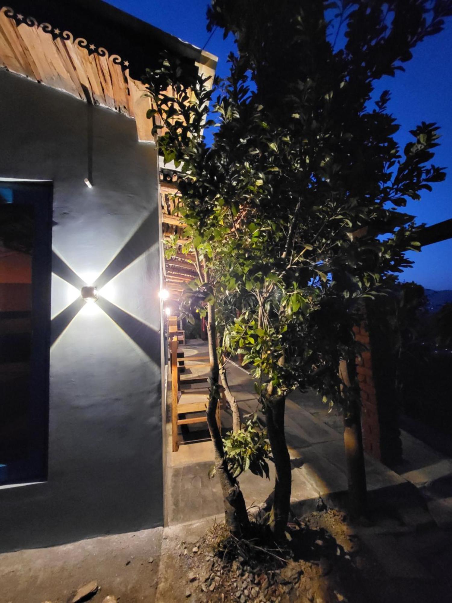 Zenoaks Homestay アルモラ エクステリア 写真