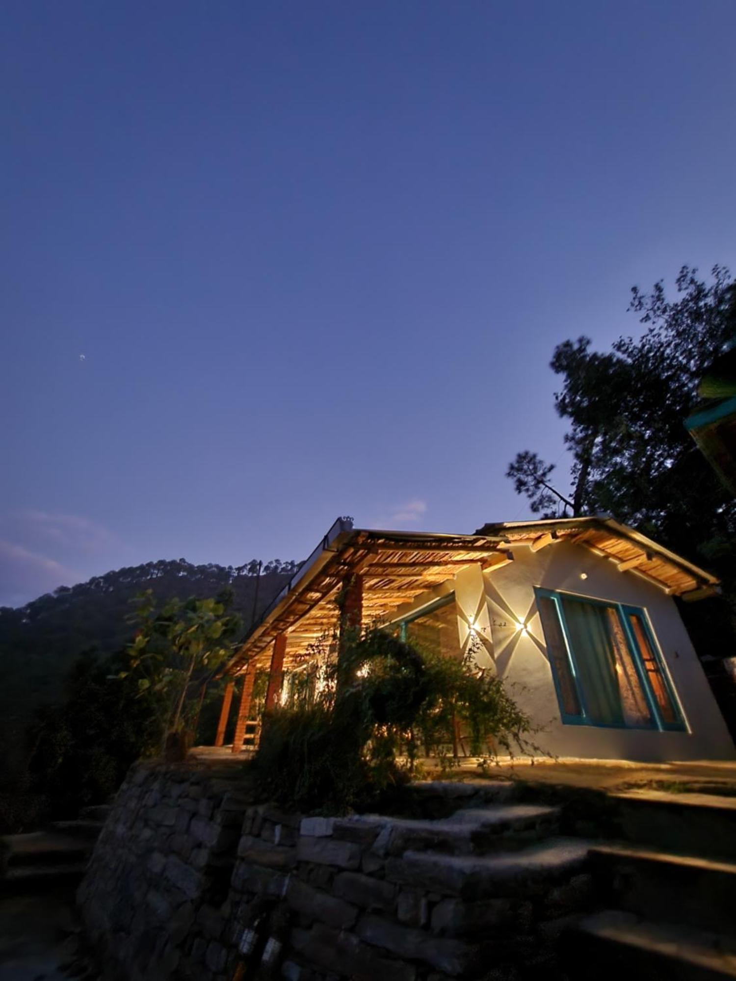 Zenoaks Homestay アルモラ エクステリア 写真