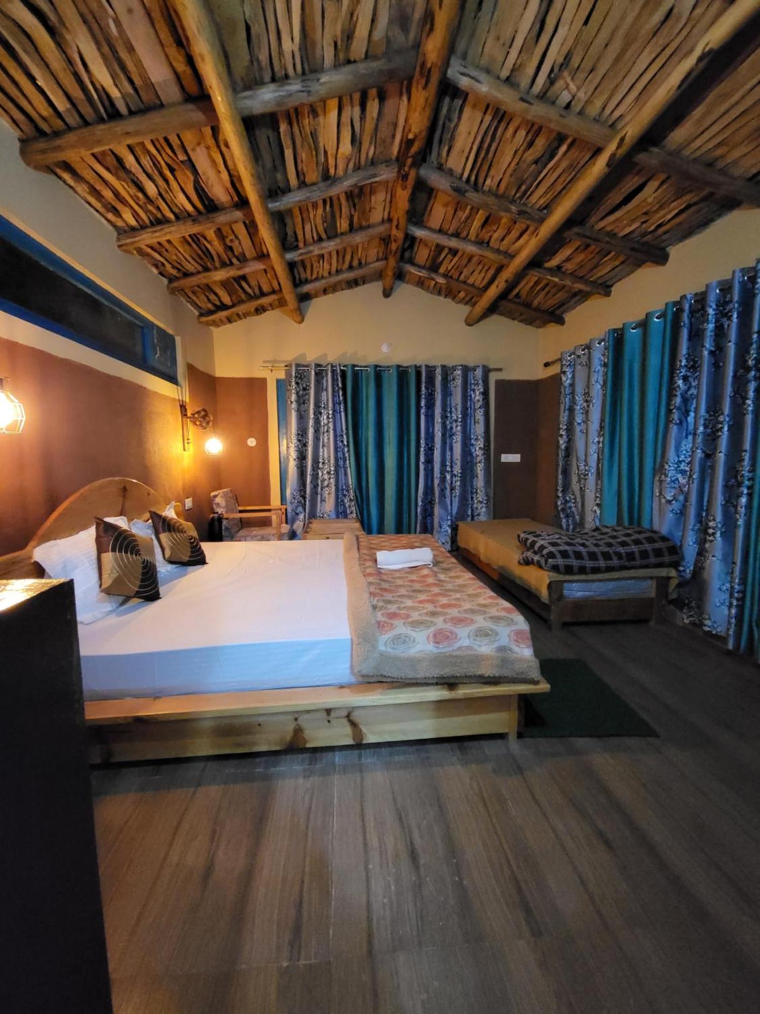 Zenoaks Homestay アルモラ エクステリア 写真